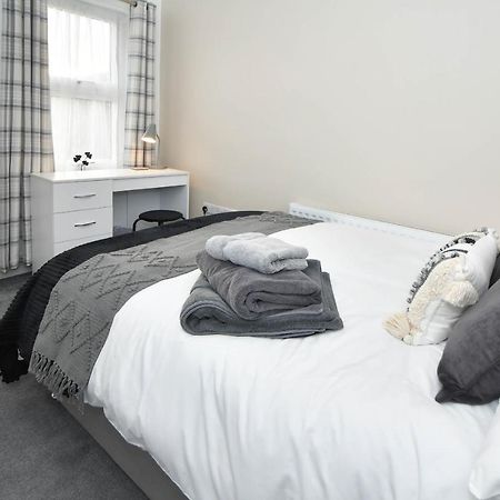 Find A Spacious And Stylish Escape In The City Centre At Sturgess House, Perfect For Longer Stays! Stoke-on-Trent Dış mekan fotoğraf