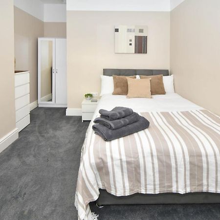 Find A Spacious And Stylish Escape In The City Centre At Sturgess House, Perfect For Longer Stays! Stoke-on-Trent Dış mekan fotoğraf