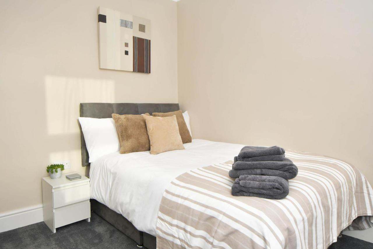 Find A Spacious And Stylish Escape In The City Centre At Sturgess House, Perfect For Longer Stays! Stoke-on-Trent Dış mekan fotoğraf