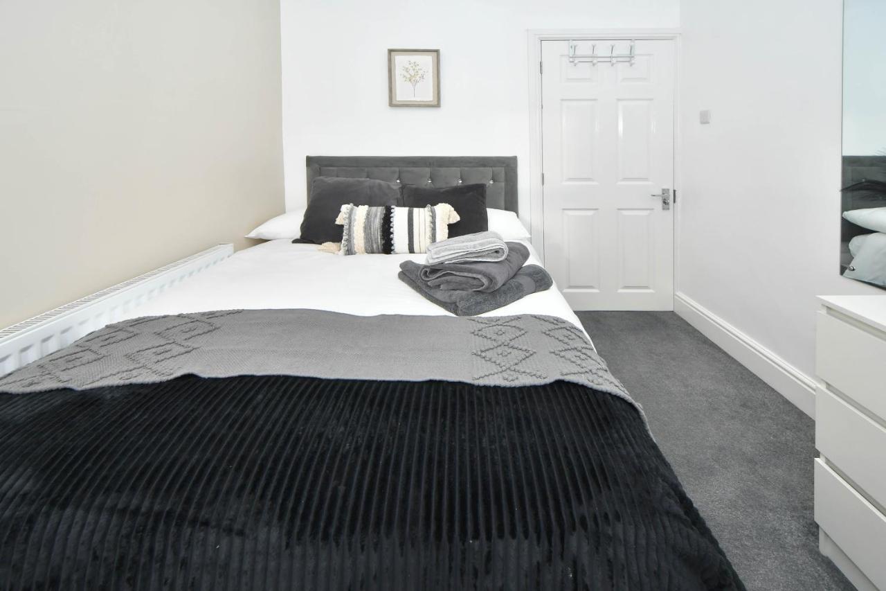 Find A Spacious And Stylish Escape In The City Centre At Sturgess House, Perfect For Longer Stays! Stoke-on-Trent Dış mekan fotoğraf