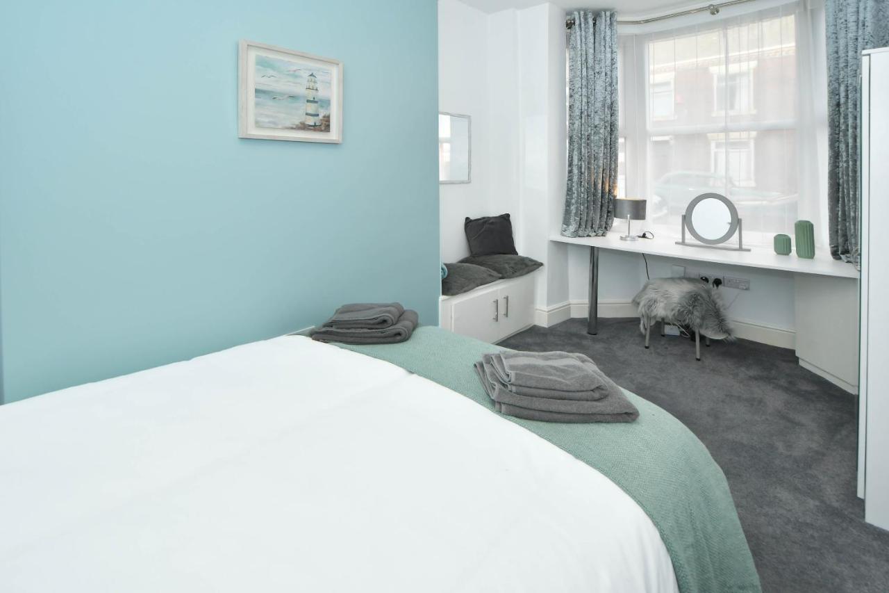 Find A Spacious And Stylish Escape In The City Centre At Sturgess House, Perfect For Longer Stays! Stoke-on-Trent Dış mekan fotoğraf