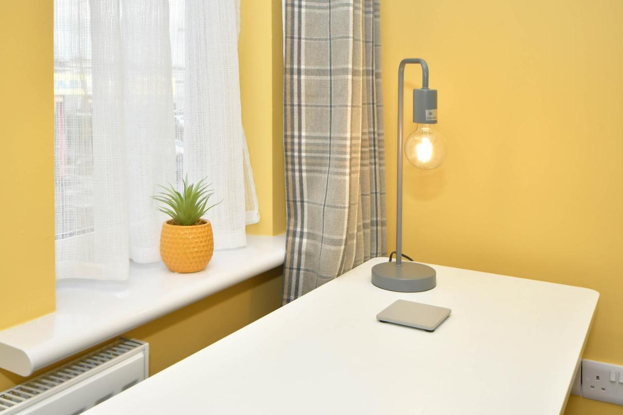 Find A Spacious And Stylish Escape In The City Centre At Sturgess House, Perfect For Longer Stays! Stoke-on-Trent Dış mekan fotoğraf