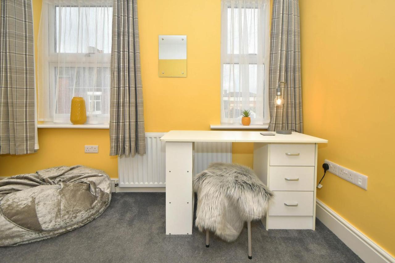 Find A Spacious And Stylish Escape In The City Centre At Sturgess House, Perfect For Longer Stays! Stoke-on-Trent Dış mekan fotoğraf