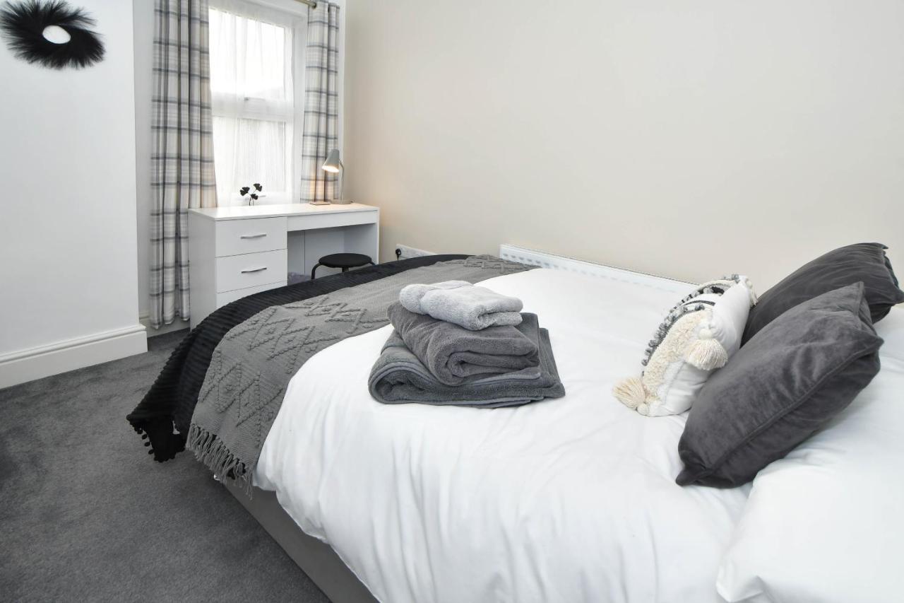 Find A Spacious And Stylish Escape In The City Centre At Sturgess House, Perfect For Longer Stays! Stoke-on-Trent Dış mekan fotoğraf