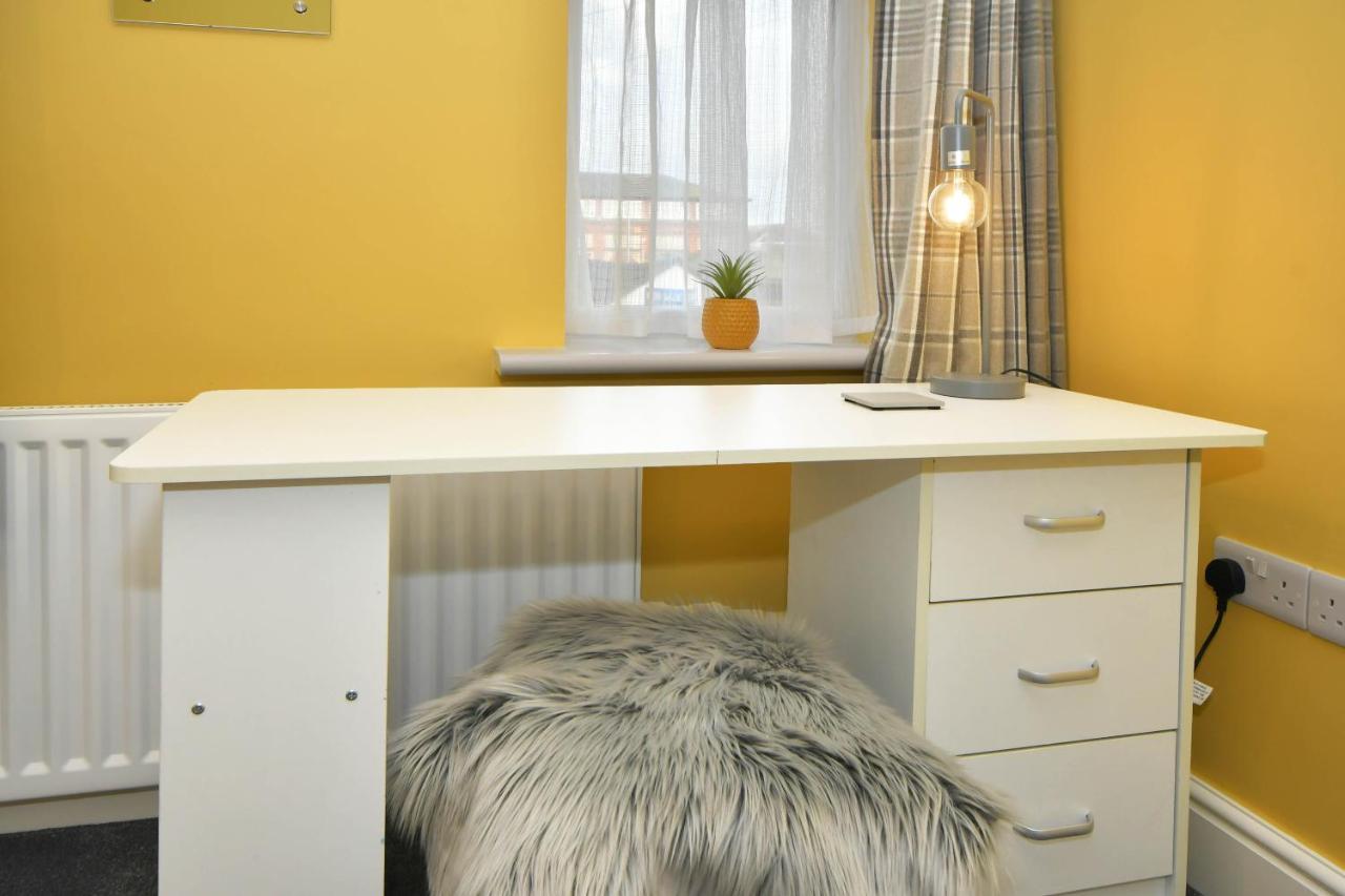 Find A Spacious And Stylish Escape In The City Centre At Sturgess House, Perfect For Longer Stays! Stoke-on-Trent Dış mekan fotoğraf