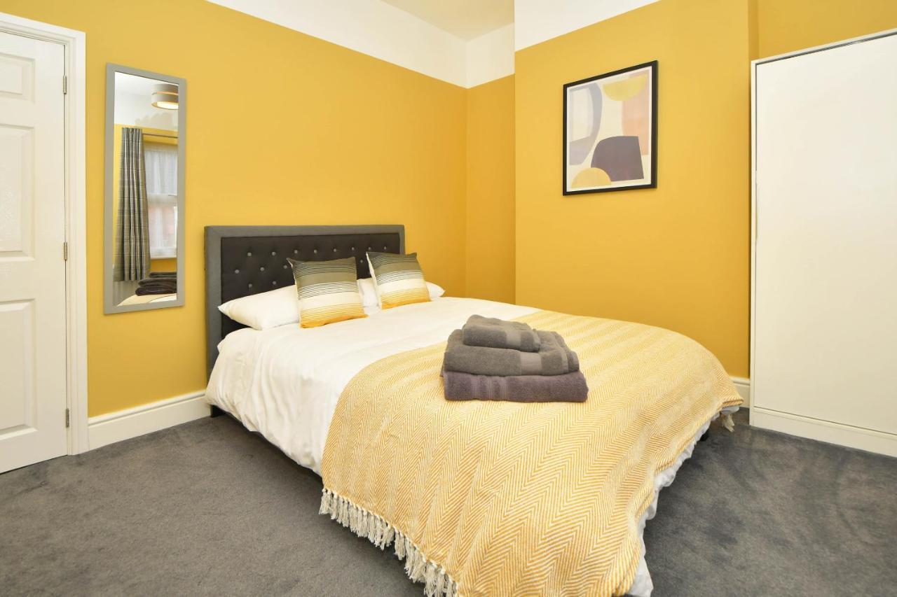Find A Spacious And Stylish Escape In The City Centre At Sturgess House, Perfect For Longer Stays! Stoke-on-Trent Dış mekan fotoğraf