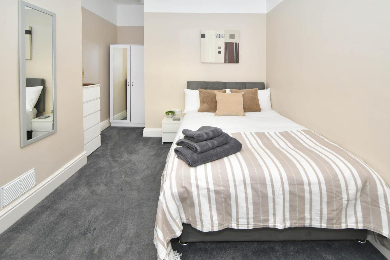 Find A Spacious And Stylish Escape In The City Centre At Sturgess House, Perfect For Longer Stays! Stoke-on-Trent Dış mekan fotoğraf