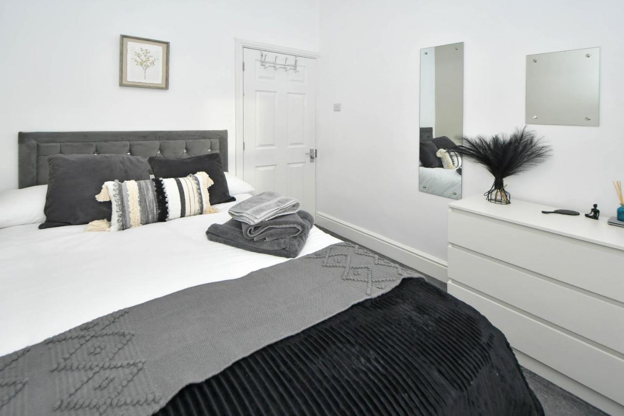 Find A Spacious And Stylish Escape In The City Centre At Sturgess House, Perfect For Longer Stays! Stoke-on-Trent Dış mekan fotoğraf