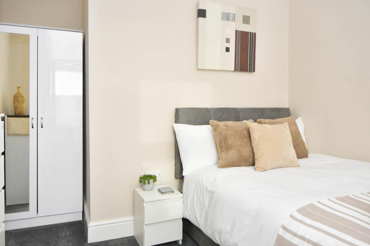 Find A Spacious And Stylish Escape In The City Centre At Sturgess House, Perfect For Longer Stays! Stoke-on-Trent Dış mekan fotoğraf