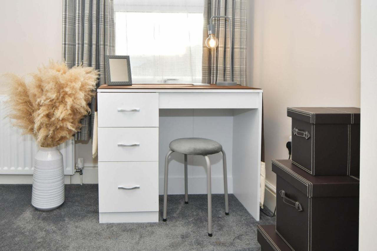 Find A Spacious And Stylish Escape In The City Centre At Sturgess House, Perfect For Longer Stays! Stoke-on-Trent Dış mekan fotoğraf