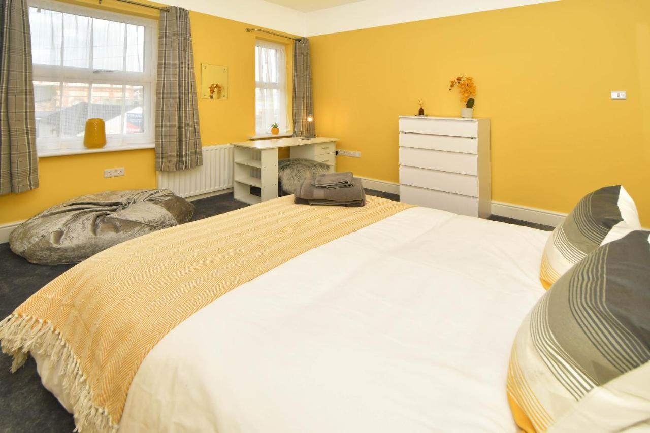 Find A Spacious And Stylish Escape In The City Centre At Sturgess House, Perfect For Longer Stays! Stoke-on-Trent Dış mekan fotoğraf