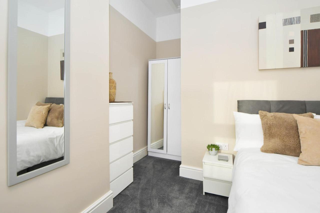 Find A Spacious And Stylish Escape In The City Centre At Sturgess House, Perfect For Longer Stays! Stoke-on-Trent Dış mekan fotoğraf