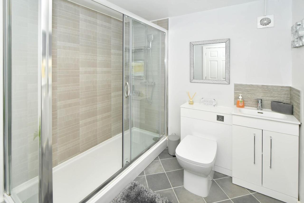 Find A Spacious And Stylish Escape In The City Centre At Sturgess House, Perfect For Longer Stays! Stoke-on-Trent Dış mekan fotoğraf