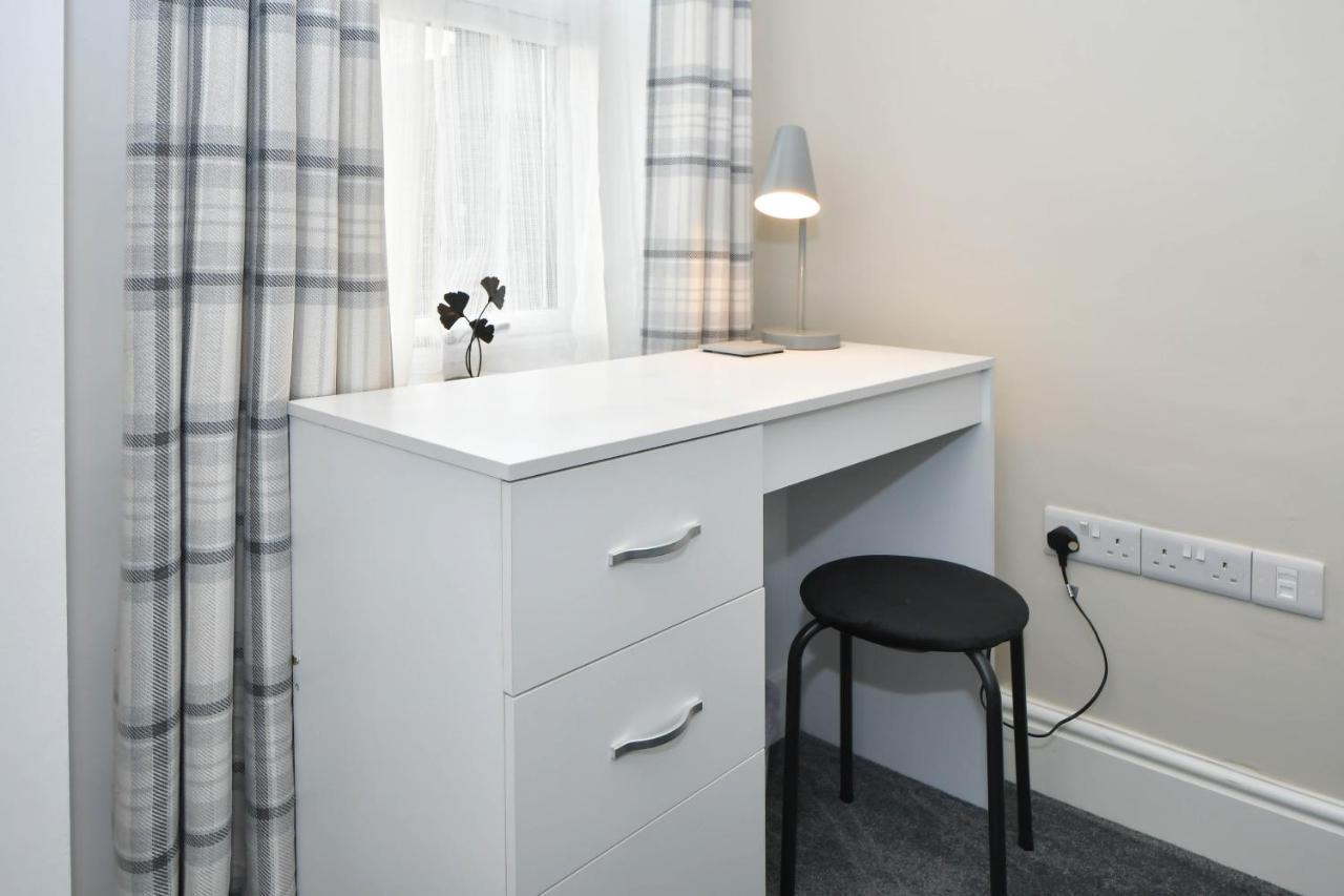 Find A Spacious And Stylish Escape In The City Centre At Sturgess House, Perfect For Longer Stays! Stoke-on-Trent Dış mekan fotoğraf