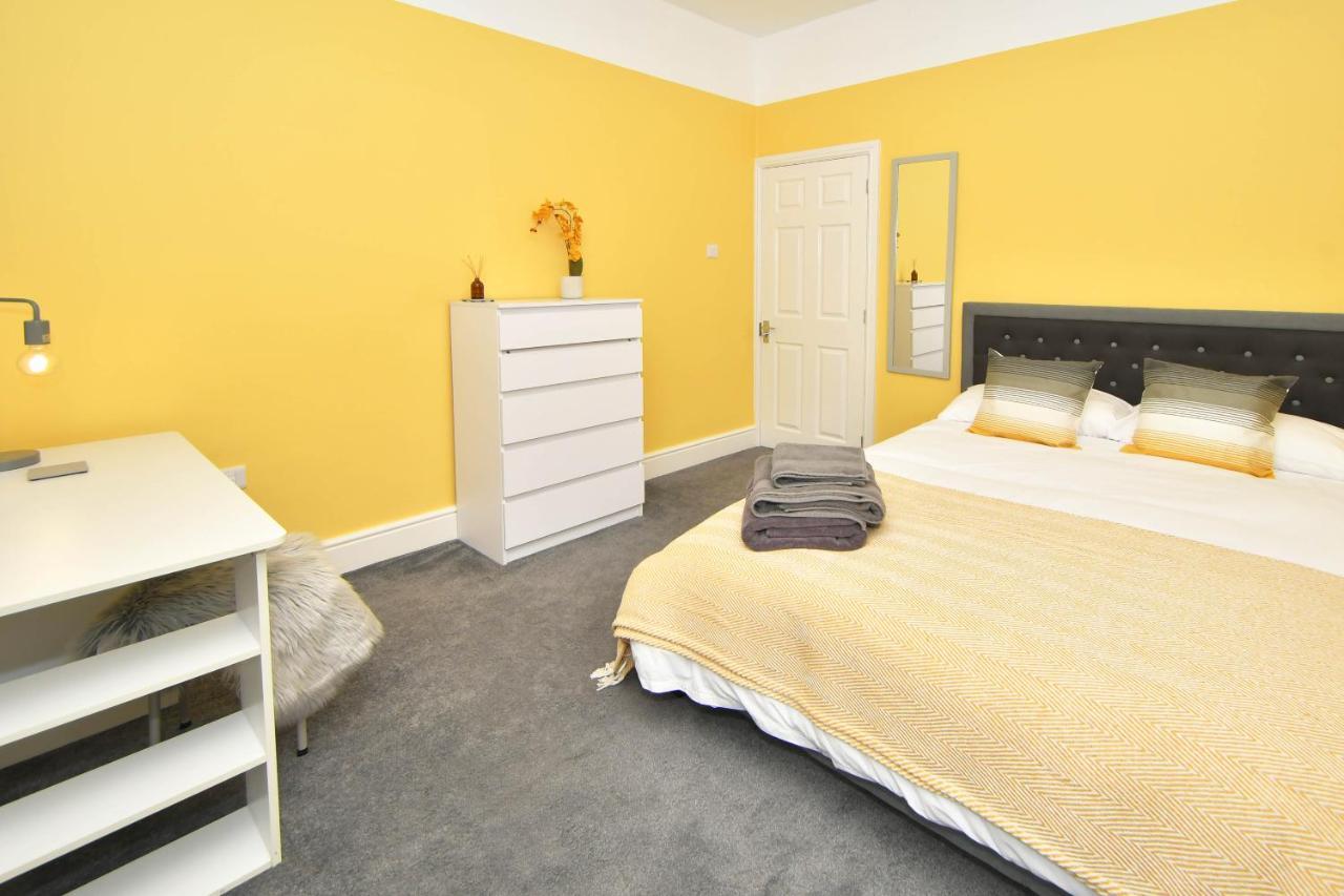 Find A Spacious And Stylish Escape In The City Centre At Sturgess House, Perfect For Longer Stays! Stoke-on-Trent Dış mekan fotoğraf